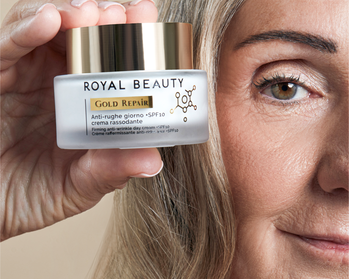 Come ringiovanire il viso a 60 anni: la strategia Gold per rimpolpare e ridefinire i contorni | Königliche Schönheit