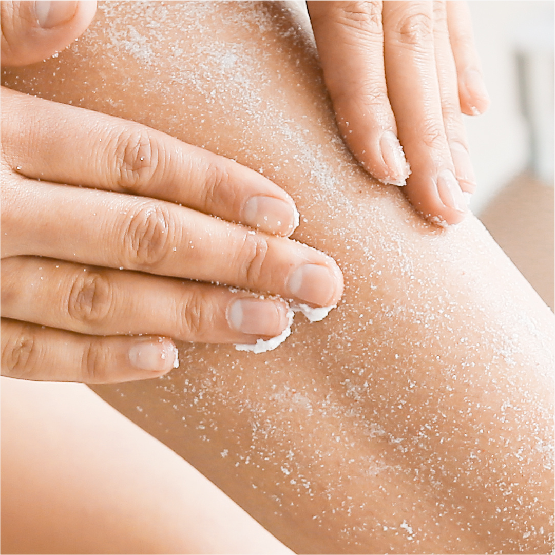 Scrub corpo: meglio prima o dopo la doccia? | Royal Beauty