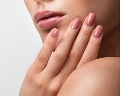 Come si mette lo smalto semipermanente? Tutti i passaggi | Royal Beauty