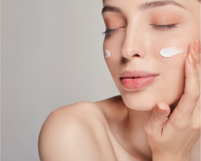 Come applicare e stendere la crema sul viso? I nostri consigli | Königliche Schönheit