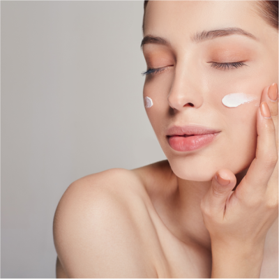 Come applicare e stendere la crema sul viso? I nostri consigli | Royal Beauty